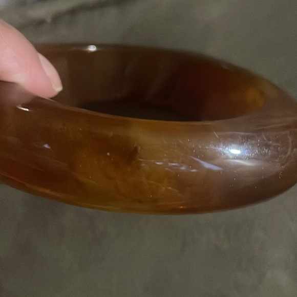 Vintage lucite Yellow and Brown Square Bangles - Picture 4 of 6